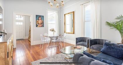 Newly Renovated Victorian House 1 train stop to SF and Parking