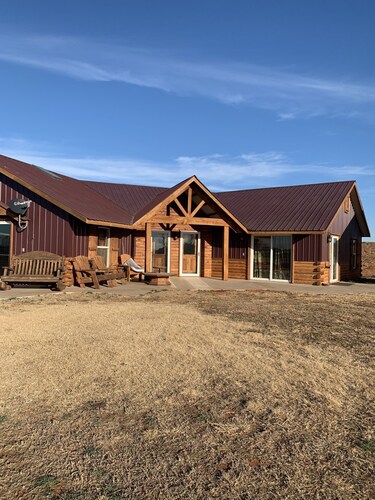 Lakeview, rustic cabin overlooking Fort Cobb lake, private ranch!