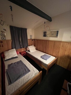 2 habitaciones, tabla de planchar con plancha y wifi gratis