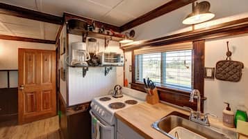 Paper towels, dining tables