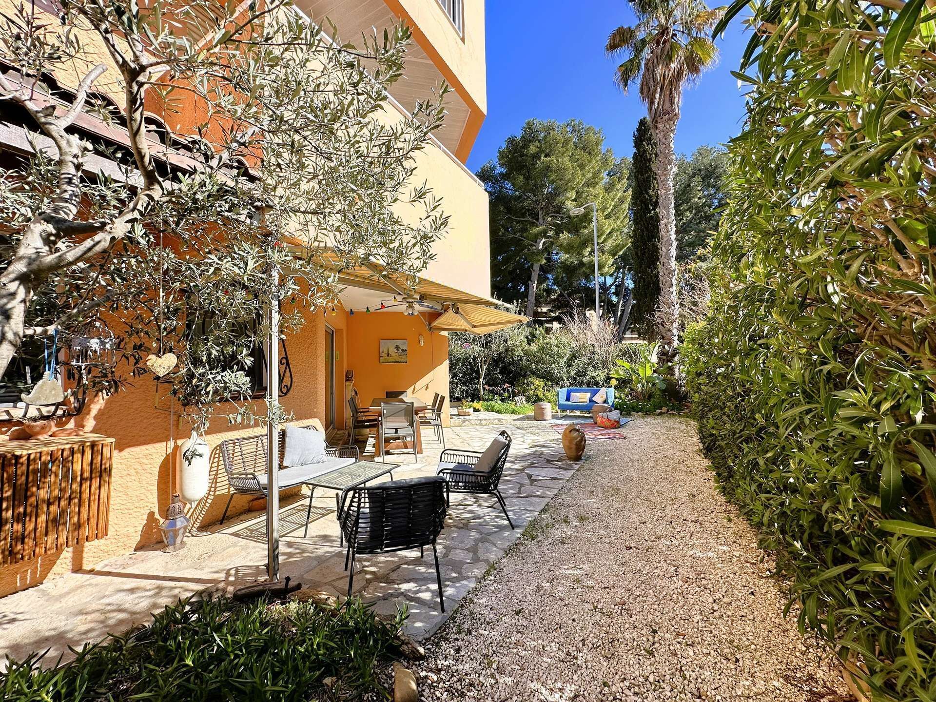 تناول الطعام بالخارج