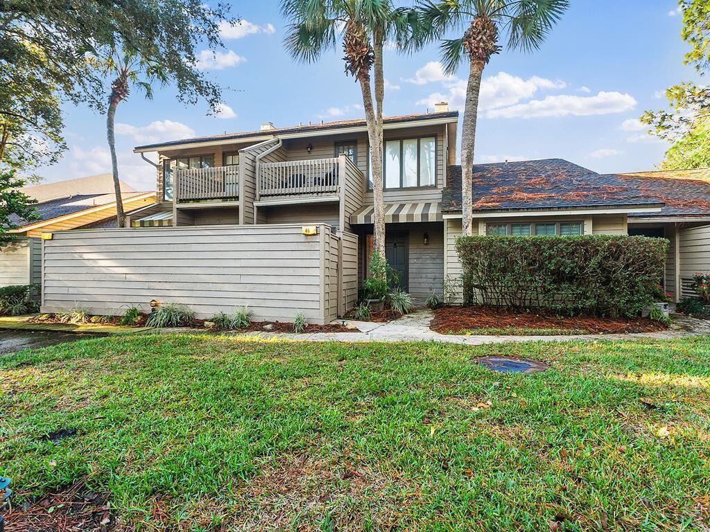 Fabulous newly renovated 2/2.5 Fisherman''s Cove Townhouse