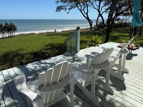Remodeled historical spacious waterfront beach house