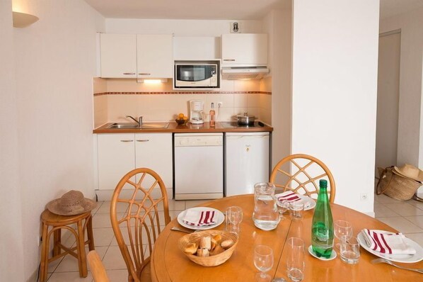 Microwave, stovetop, dishwasher