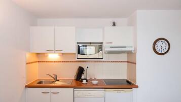 Micro-ondes, plaque de cuisson, lave-vaisselle