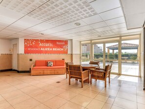 Interior - Près de la Plage | Vue Mer + Terrasse/Loggia (Valras-Plage)
