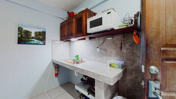 Réfrigérateur, cafetiÚre/bouilloire