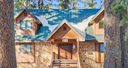 Beautiful home in the woods with EV charger, deck & Ping-Pong
