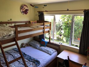 3 habitaciones, escritorio, tabla de planchar con plancha y wifi gratis 