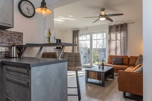 Unclassified image, 4 of 15, button