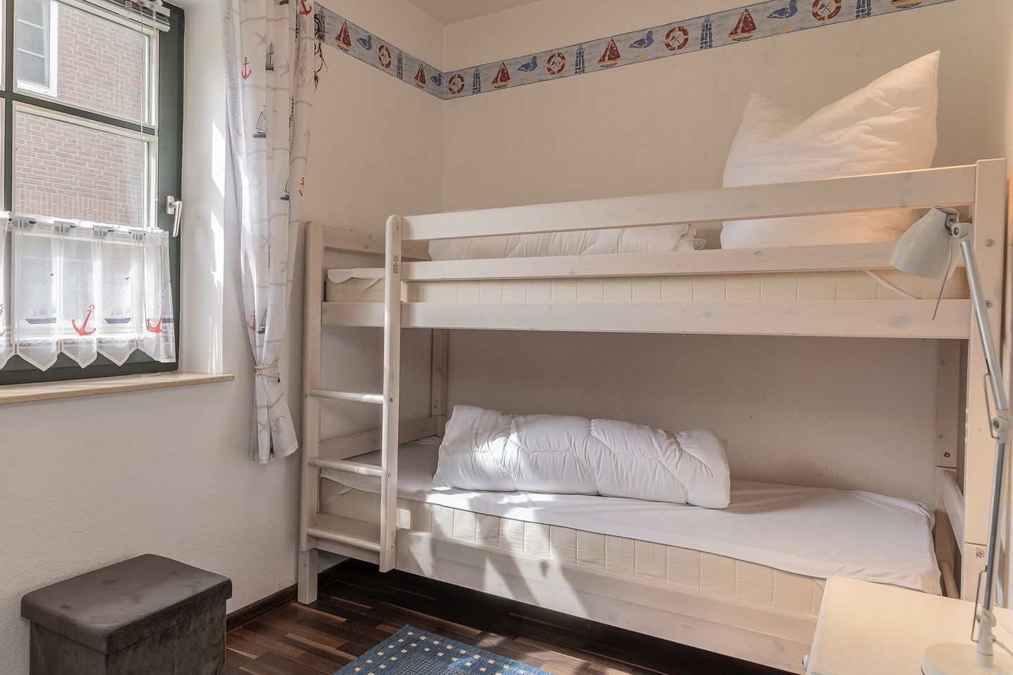 2 bedrooms, iron/ironing board, WiFi