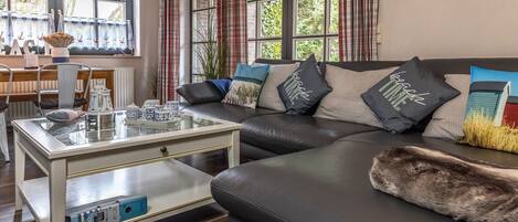 TV, fireplace, stereo