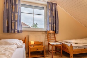 3 slaapkamers, een strijkplank/strijkijzer, wifi