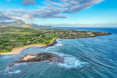 Beautiful Home Just Up From Brennecke's Beach w/Free WiFi and Ocean Views