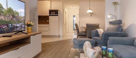 Télévision, lecteur de DVD, chaîne hi-fi