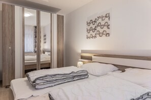 2 bedrooms, WiFi - Lovely vacation apartment with terrace in Harlesiel - Am Yachthafen 32a-p (Wittmund)