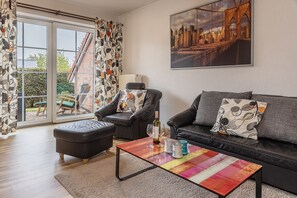 TV, DVD player, stereo - Welcome to Carolinensiel. - Have a good time in our (Wittmund)