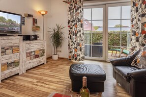 Televisie, een dvd-speler en een stereo