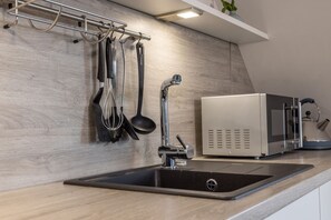 Fridge, microwave, oven, stovetop - Contemporary and modern: The bright, feel-good top-floor maisonette apartment (Wittmund)