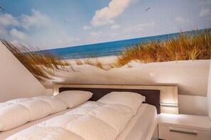 Beach - Contemporary and modern: The bright, feel-good top-floor maisonette apartment (Wittmund)