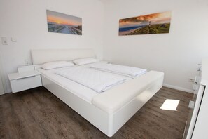 2 chambres, fer et planche à repasser