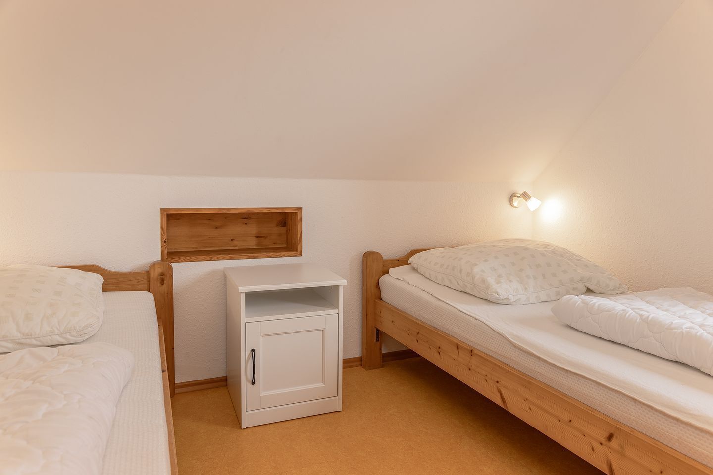 2 bedrooms, iron/ironing board, WiFi