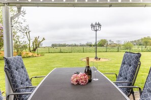 Outdoor dining - 50142 Gretchen´s Hus 2 - Geschichtsträchtiges Haus Sowie Historischer Ort: Die Urgemütliche und neu (Wangerland)