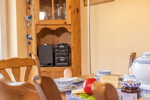 Dining - 50142 Gretchen´s Hus 2 - Geschichtsträchtiges Haus Sowie Historischer Ort: Die Urgemütliche und neu (Wangerland)