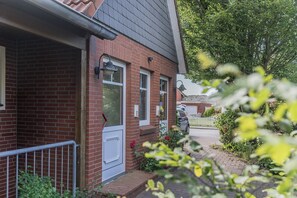 Unclassified image, 2 of 14, button