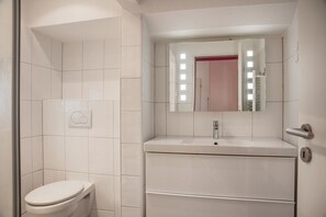 Unclassified image, 2 of 17, button