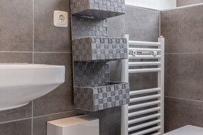 Shower - 50212 Haus Klaas-wohnung Jochen - Ein Lauschiges Plätzchen für Zwei: Die Obergeschosswohnung mit (Wittmund)