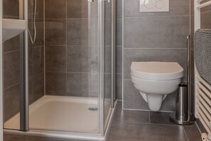 Bathroom - 50213 Haus Klaas-wohnung Henry - Hell und Häuslich: Die Maisonette-ferienwohnung mit Ihren ca. 55 qm (Wittmund)