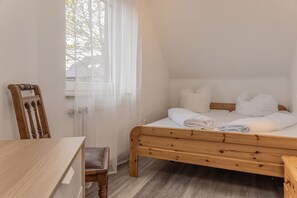2 bedrooms, WiFi - 50213 Haus Klaas-wohnung Henry - Hell und Häuslich: Die Maisonette-ferienwohnung mit Ihren ca. 55 qm (Wittmund)