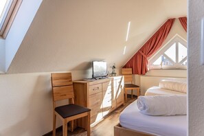 2 bedrooms, iron/ironing board