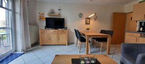 Dining - Vacation apartment 50166 - A cozy nest for 2: The first floor apartment is (Wittmund)