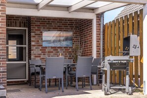 Outdoor dining - Vacation home 50022 - The newly furnished vacation home with 3 bedrooms is located (Wittmund)
