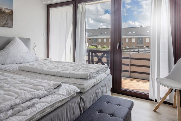 3 bedrooms, desk, WiFi