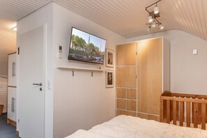 Unclassified image, 4 of 22, button - Vacation home 50116 - Central and yet quiet: The approx. 90 square meter vacation home with (Wittmund)