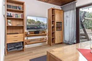 Unclassified image, 2 of 22, button - Vacation home 50116 - Central and yet quiet: The approx. 90 square meter vacation home with (Wittmund)