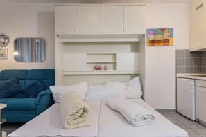1 habitación, tabla de planchar con plancha y wifi
