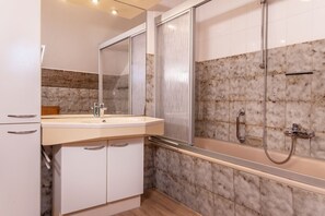 Shower - Vacation home 50199 - Spacious, cozy and with certain advantages: The (Wittmund)