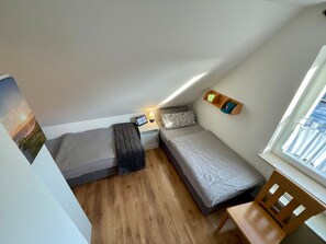 2 bedrooms, iron/ironing board, WiFi