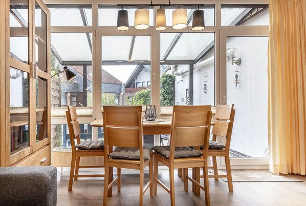 Unclassified image, 1 of 18, button