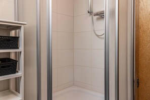 Regadera y secadora de cabello 