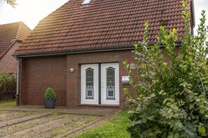 Unclassified image, 4 of 12, button