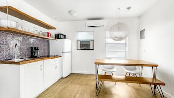 Deluxe Studio Suite | Private kitchen | Full-size fridge, microwave, stovetop, coffee/tea maker