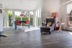 Unclassified image, 5 of 13, button - 50171 Haus Antje I - Topsanierte Ferien- Doppelhaushälfte mit Garten in Strandnähe (Wittmund)