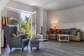 Fernseher, Stereoanlage