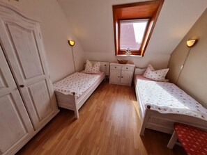 2 bedrooms, iron/ironing board, WiFi