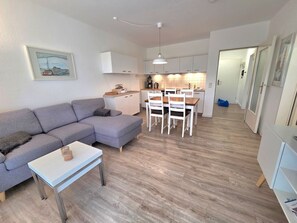 Fernseher, DVD-Player, Stereoanlage
